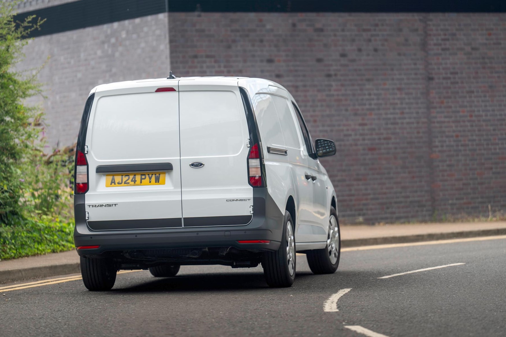 There are two trims of Ford Transit Connect panel van.