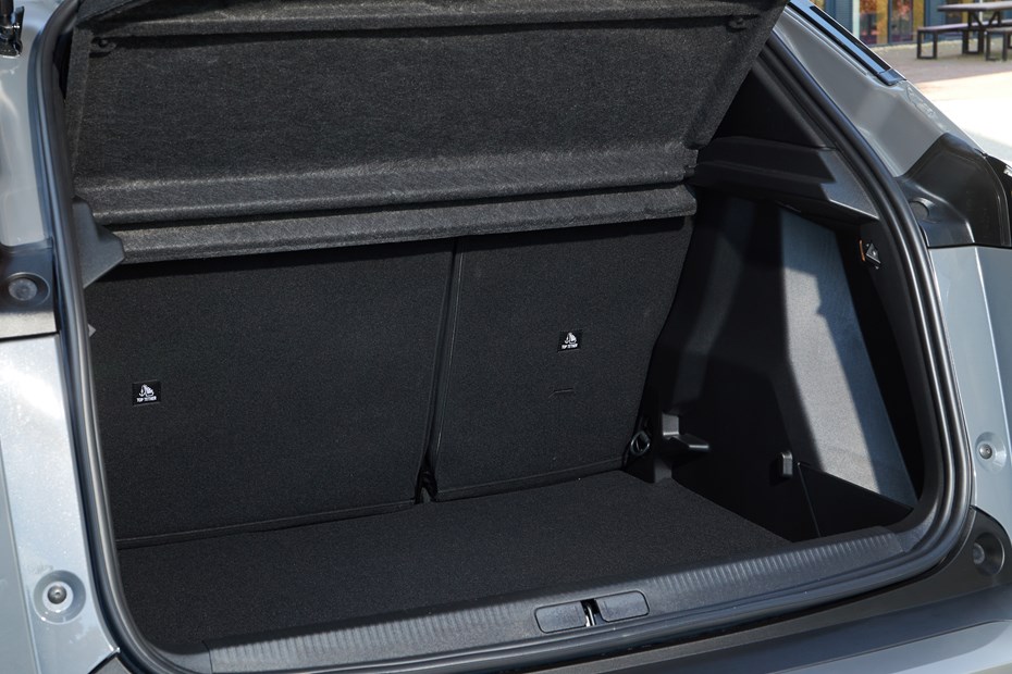 Peugeot e-2008 boot