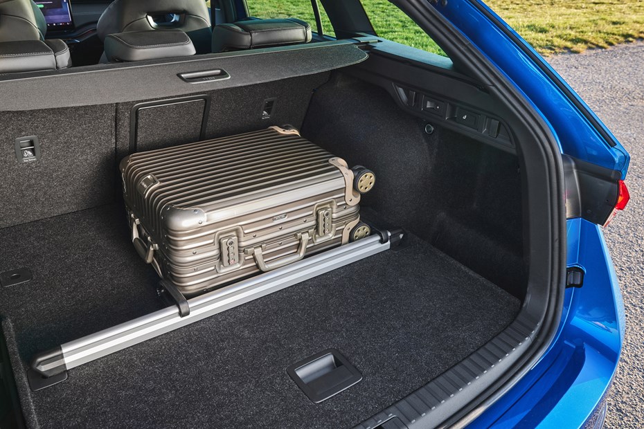 Skoda Octavia Estate review, Mk4 facelift, boot space with load restraint bar fitted