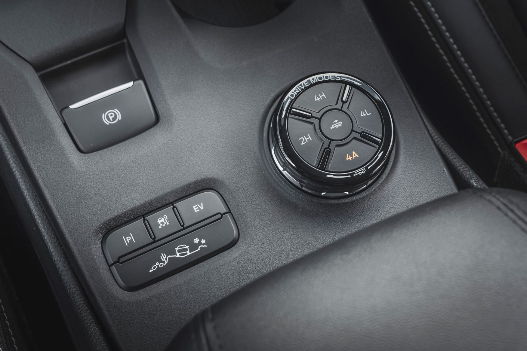 Ford Ranger Plug-in Hybrid review on Parkers - Stormtrak, driving mode controls