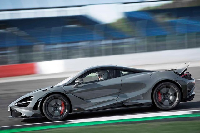 McLaren 765LT (2023) boot space & practicality