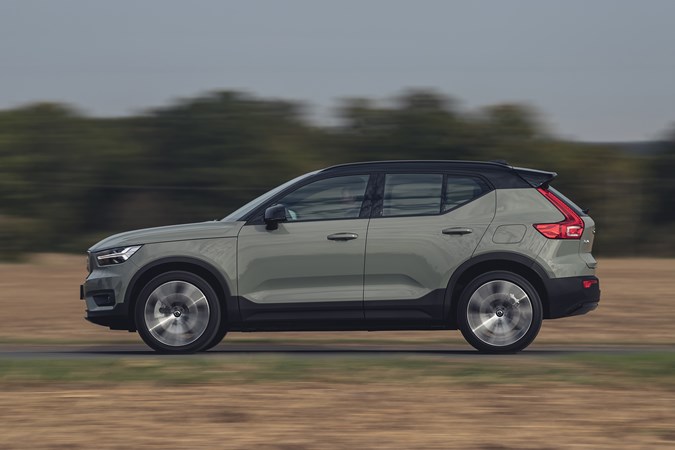 Volvo XC40 Recharge - side panning