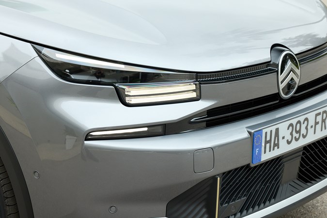 Citroen e-C4 (2025) headlights