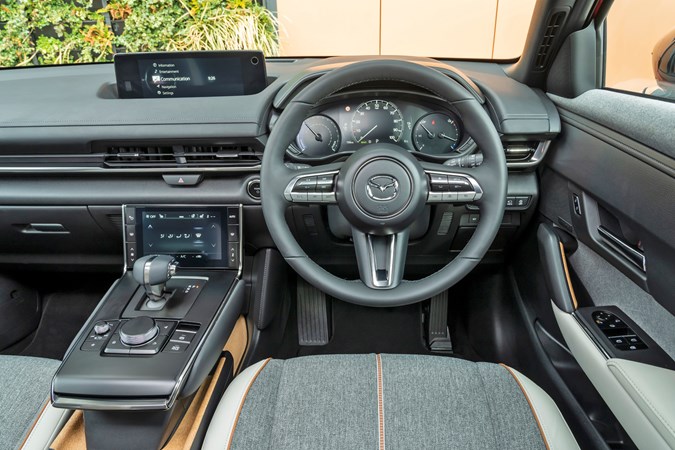  Interior del Mazda MX-30 (2023) |  Parkers