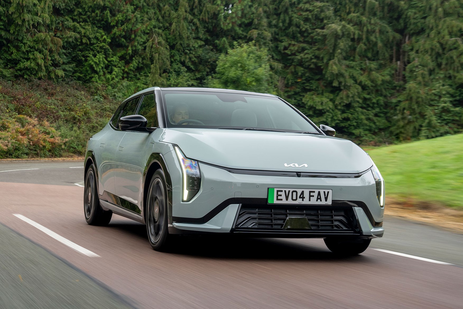 kia-ev4-fastback-2025-review-the-new-ev-saloon-king