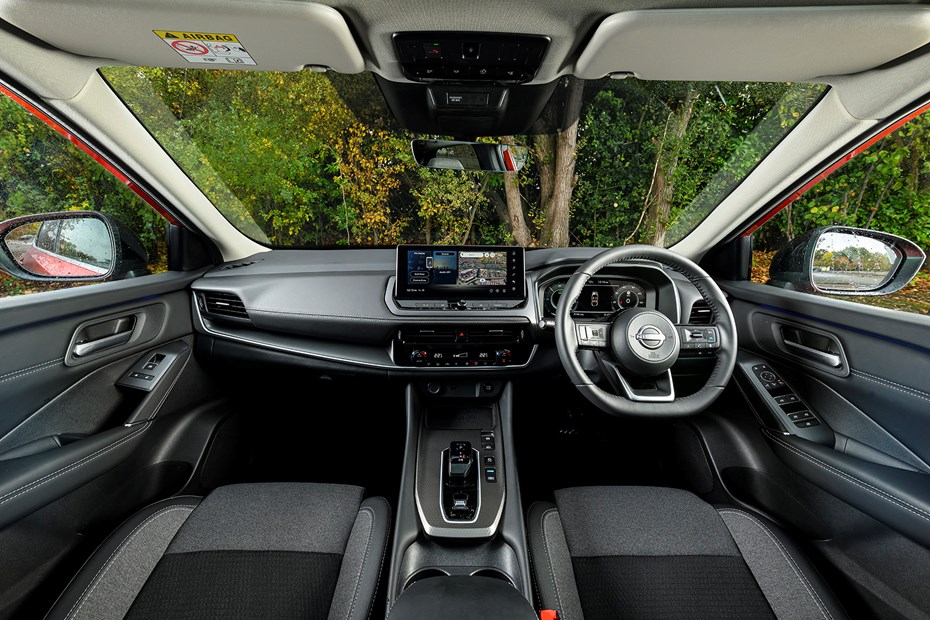 https://parkers-images.bauersecure.com/wp-images/4197/main-interior/930x620/030-nissan-qashqai-review.jpg