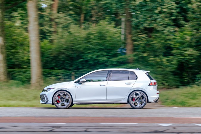 Volkswagen Golf GTI dynamic side