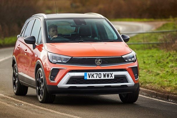 Vauxhall Crossland (2021) driving