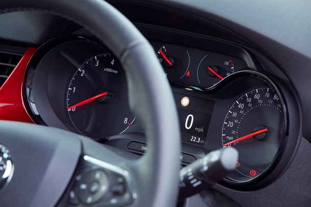 Vauxhall Crossland (2021) instruments