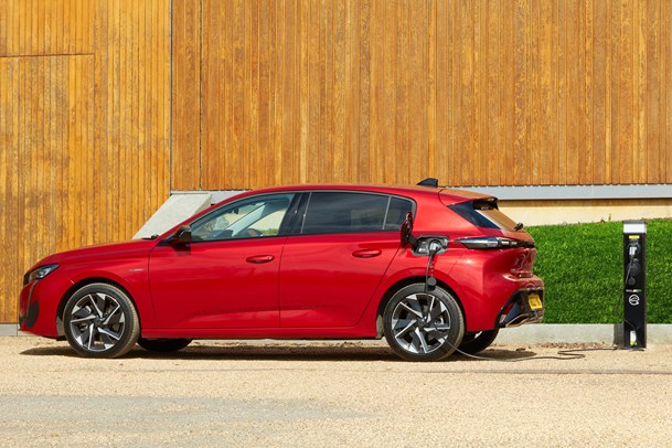 Peugeot 308 PHEV charging