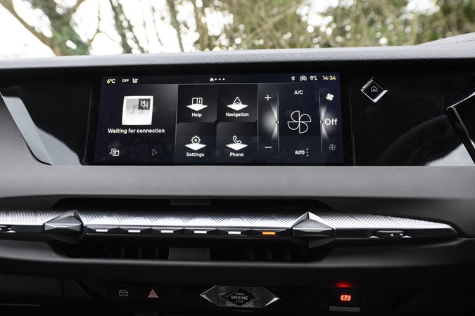 Image of the DS 4's infotainment system home screen