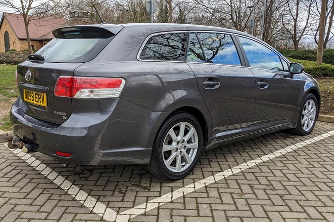 toyota_avensis_tourer