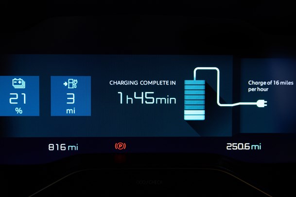 2022 Citroen C5 Aircross charging display