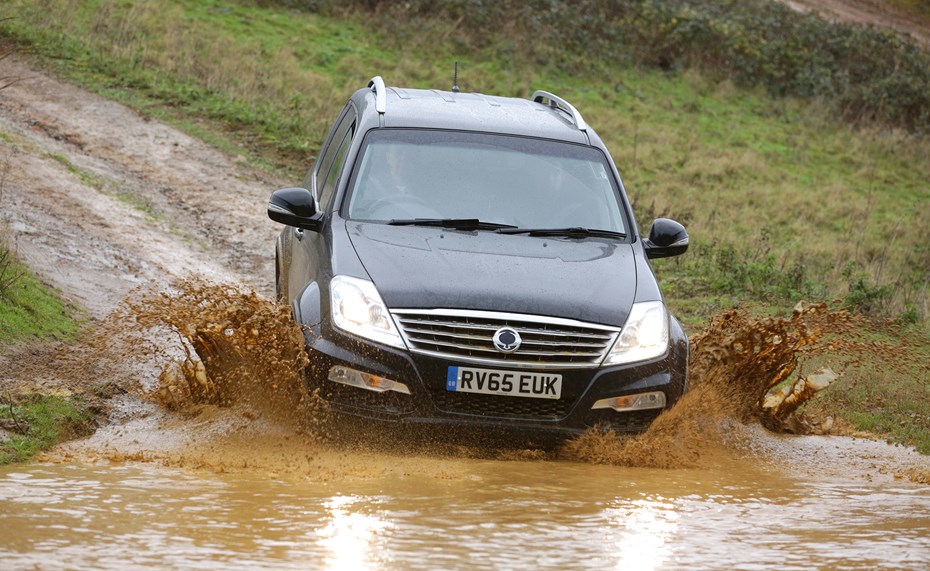Ssangyong 2016 Rexton SUV driving
