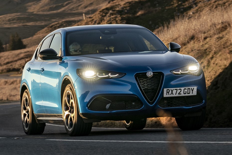 Alfa Rome Stelvio - front cornering
