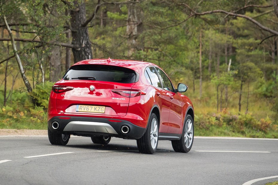 2017 Alfa Romeo Stelvio cornering