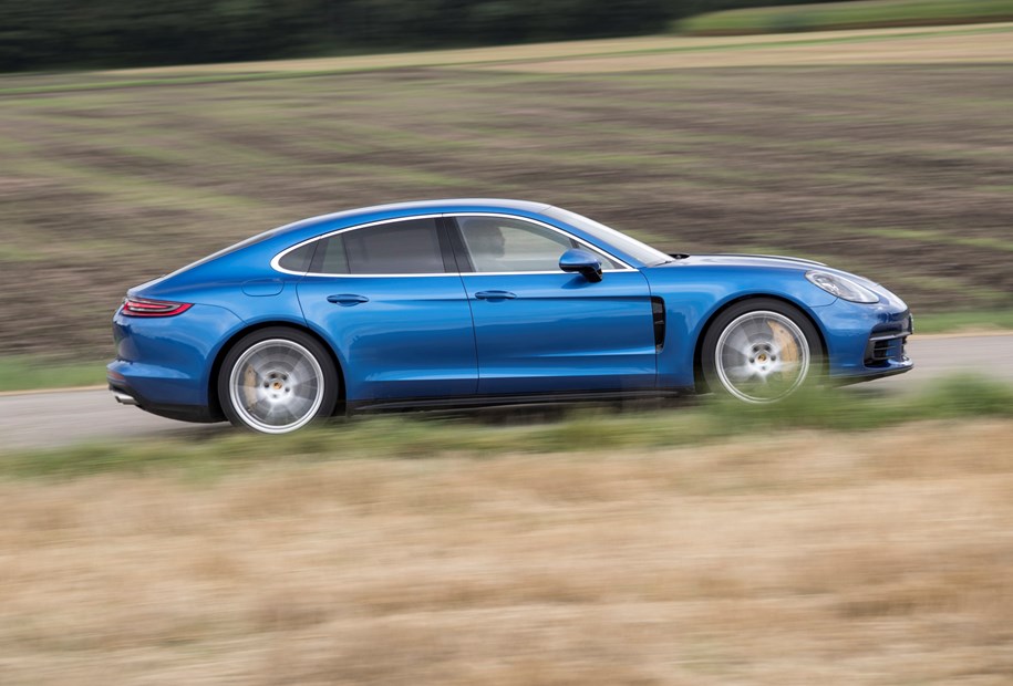 Porsche 2016 Panamera Driving