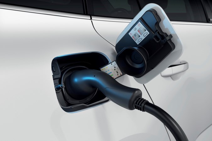 Renault Megane (2021) charging up