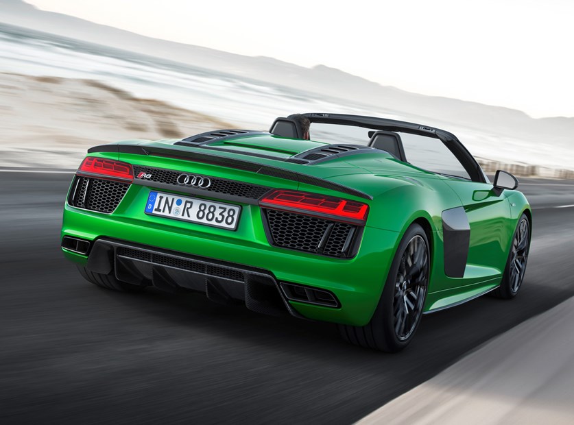 Audi R8 Spyder 2017 driving