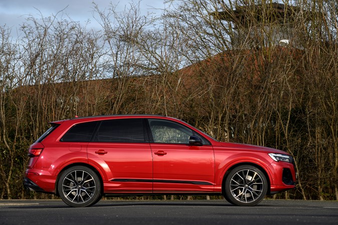 Audi SQ7 static side