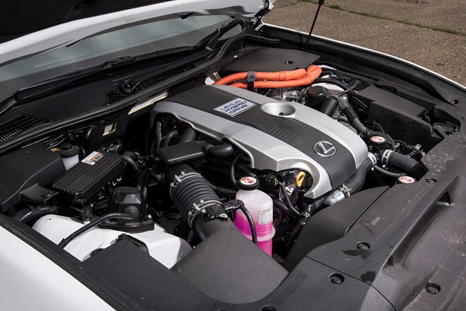 Lexus GS 300h (2018) engine