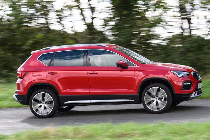 SEAT Ateca (2024) side driving