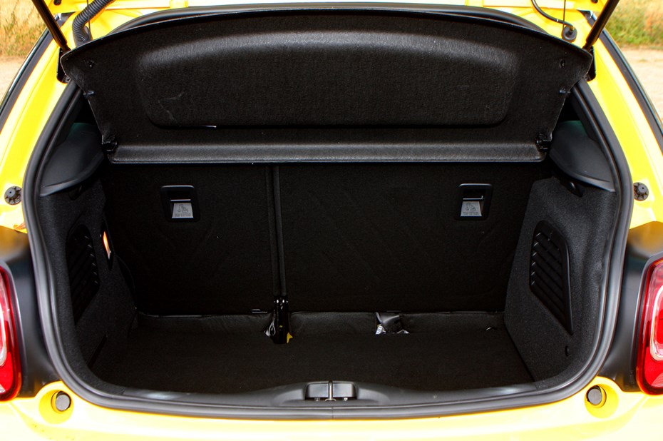 DS 3 Hatchback 2016 boot/load space