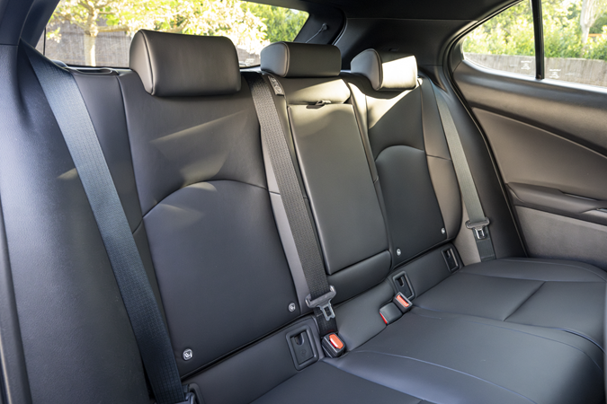 Lexus UX300h (2024) back row