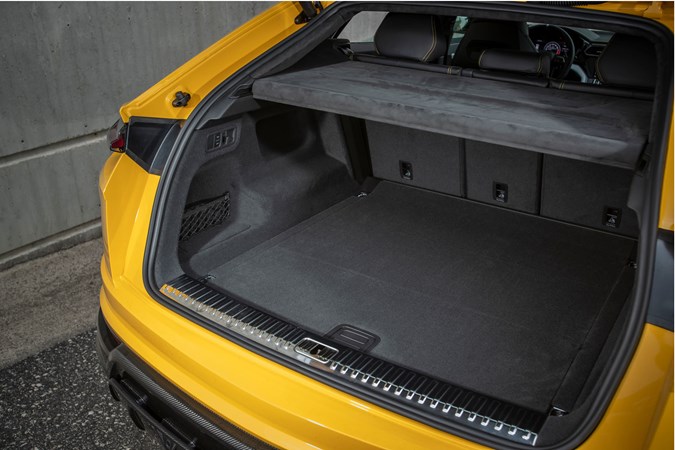 Lamborghini Urus (2021) luggage area