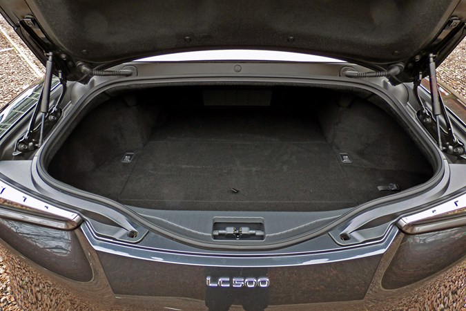 Lexus LC 500 boot 2020