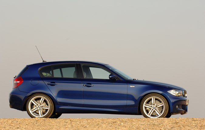 BMW 1 Series 2004-2011 side view, blue, practicality