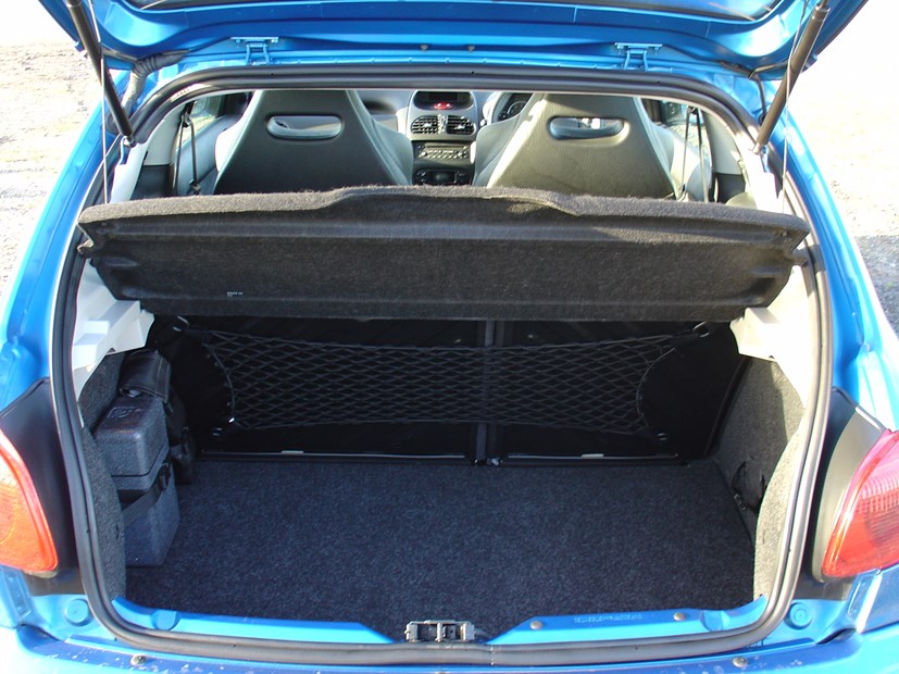Pardon Torrent Inzet Used Peugeot 206 GTi (1999 - 2006) boot space & practicality | Parkers