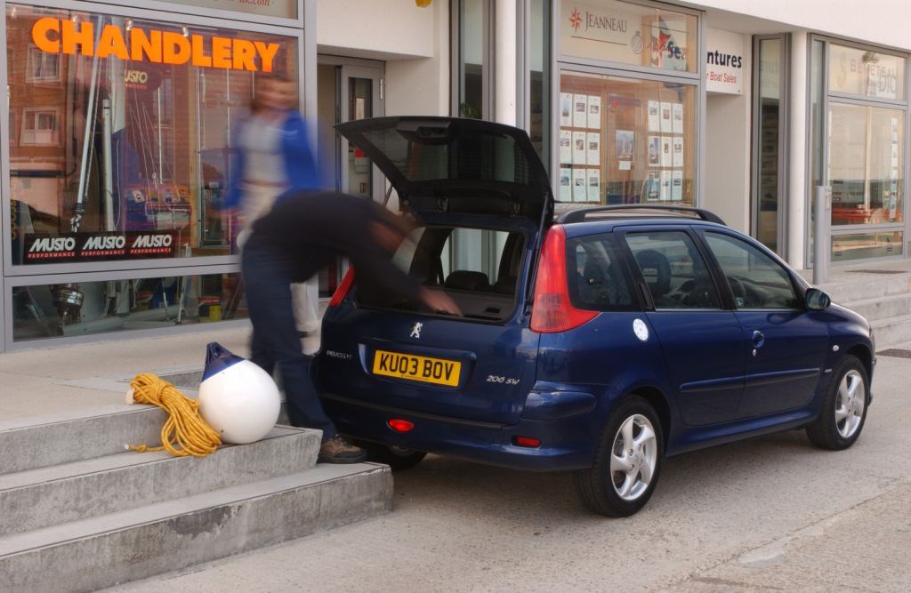 Peugeot 206 isofix clearance 2003