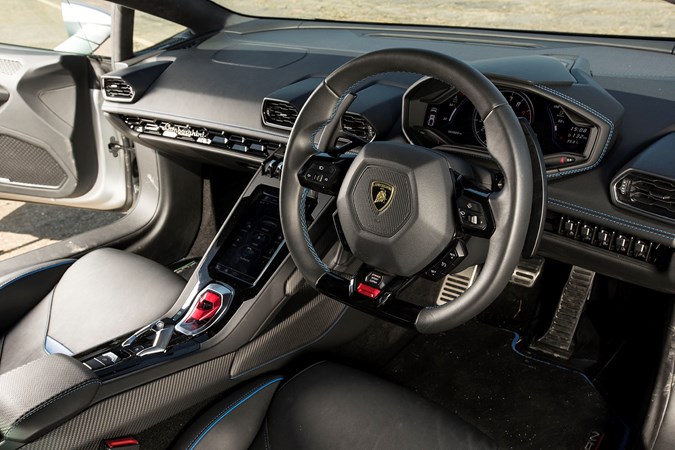 Lamborghini Hurancan EVO (2019) interior view