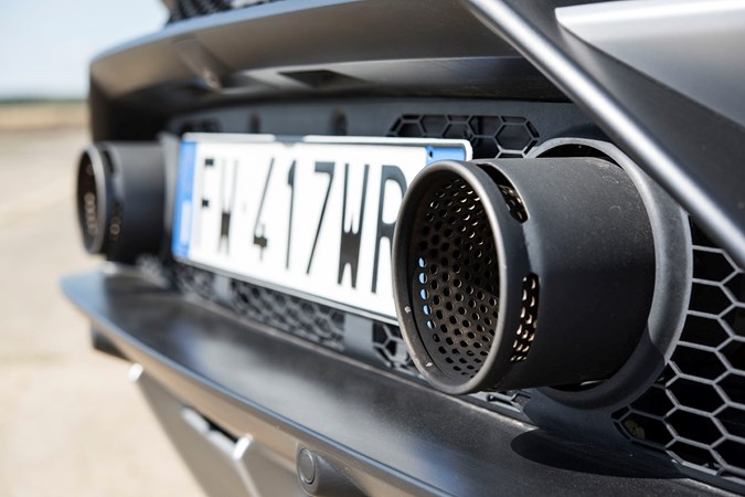 Lamborghini Hurancan EVO (2019) exhaust pipes