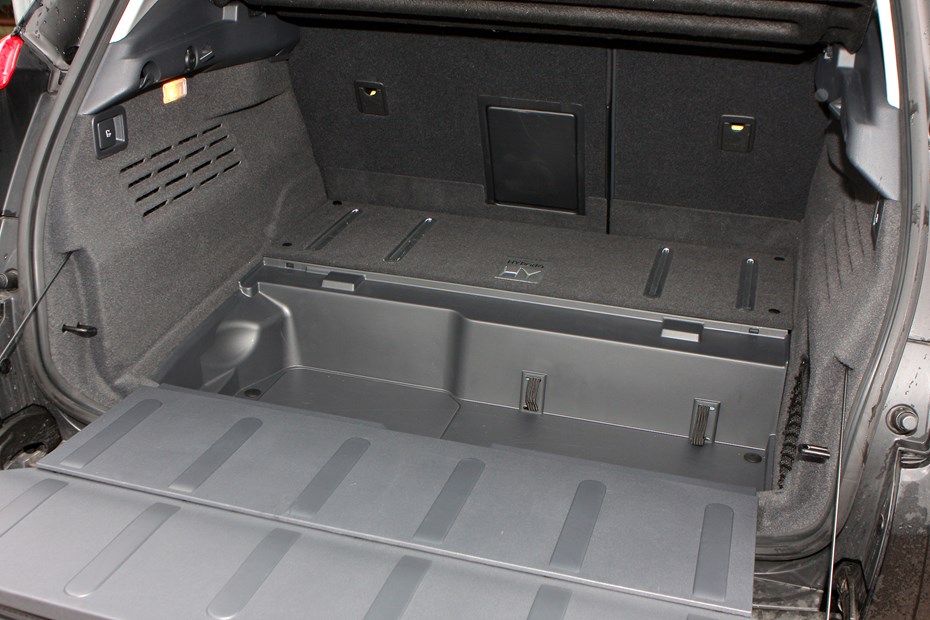 Used Peugeot 3008 Estate (2009 - 2016) boot space & practicality |
