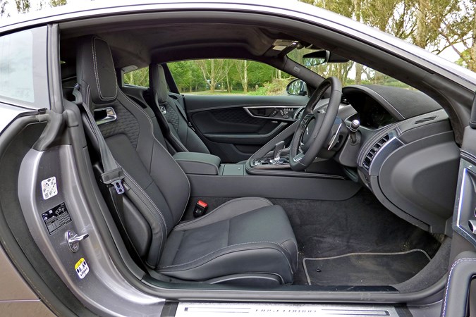 Jaguar F-Type Coupe 2020 seats