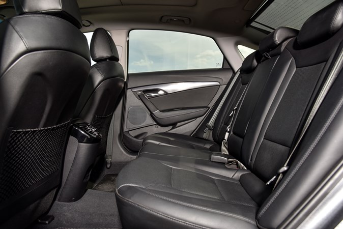 Hyundai i40 rear seat space 2018