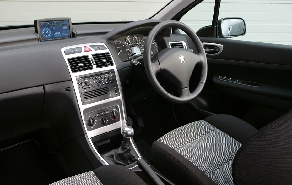 Used Peugeot 307 Hatchback (2001 - interior | Parkers