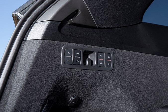 2019 Audi Q7 electric folding rear seat switches