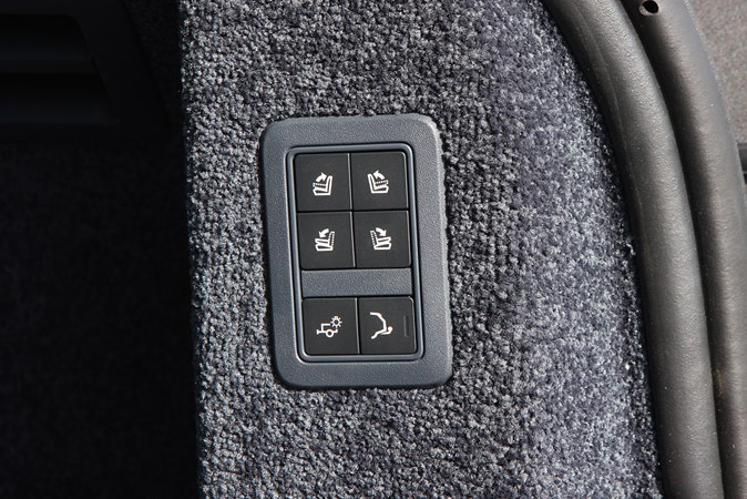 2017 Range Rover boot controls