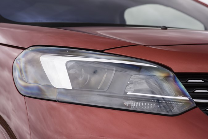 2019 Vauxhall Vivaro Life xenon headlamp