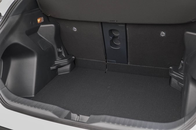 Toyota Yaris Cross (2021) boot space with seats raised