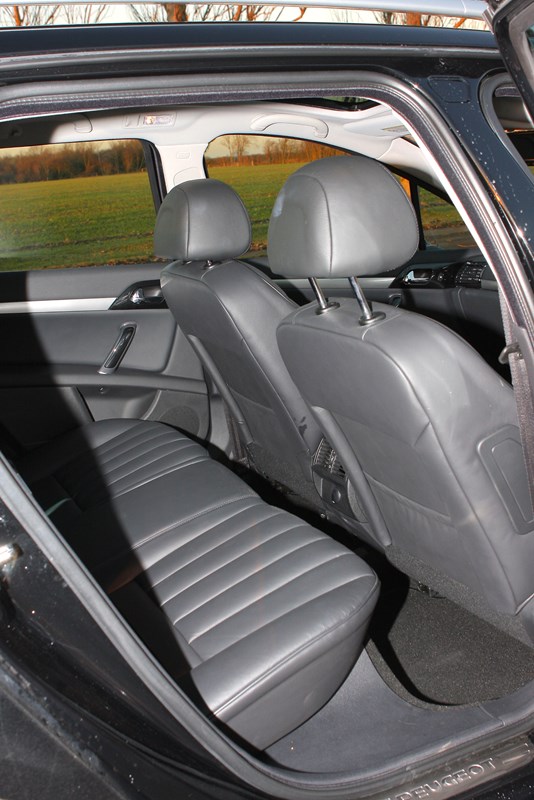 Peugeot 407 isofix clearance points