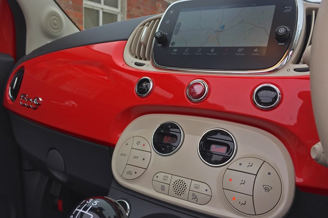 Fiat 500C heating and multimedia